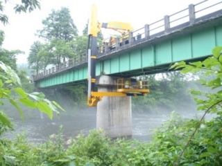 橋梁点検（点検車による）