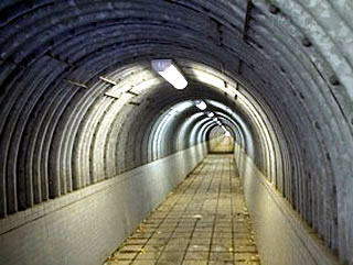 歩道トンネル